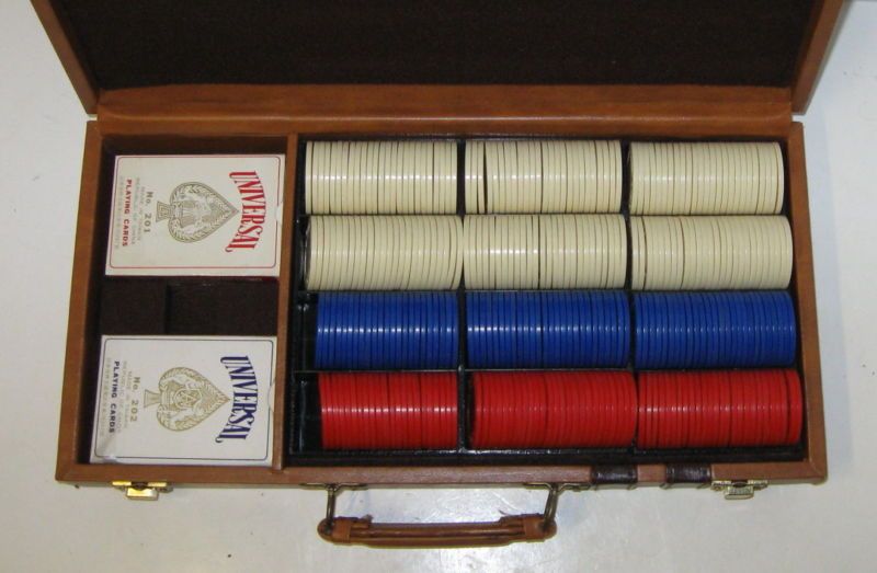 VINTAGE POKER CHIP & CARD SET WITH HARD CASE  