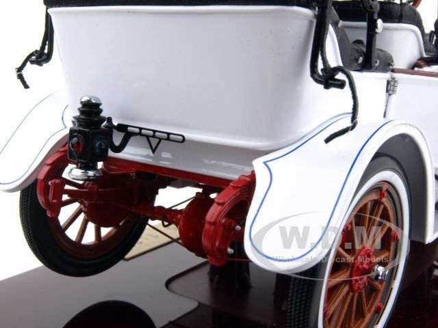 1913 BUICK MODEL 25 WHITE 1/18 DIECAST CAR MODEL  