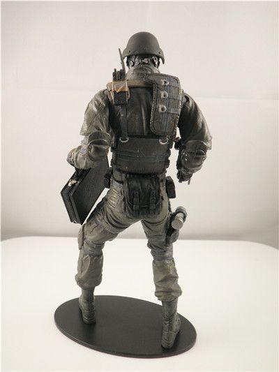 ORIGINAL NECA RESIDENT EVIL HUNK 7 inches FIGURE  