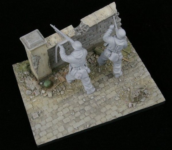 Alliance Model Works 135 Small Resin Diorama Base Some Cover 