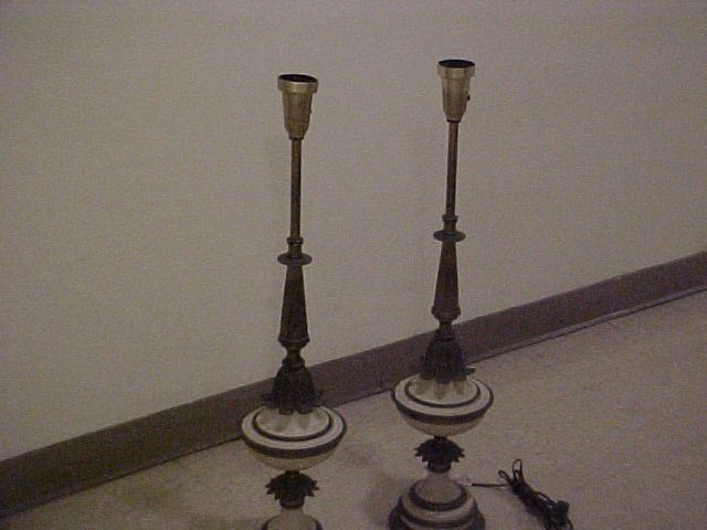 ANTIQUE PAIR OF TRADITONAL 1940s ERA BRASS TABLE LAMPS BY STIFFEL 