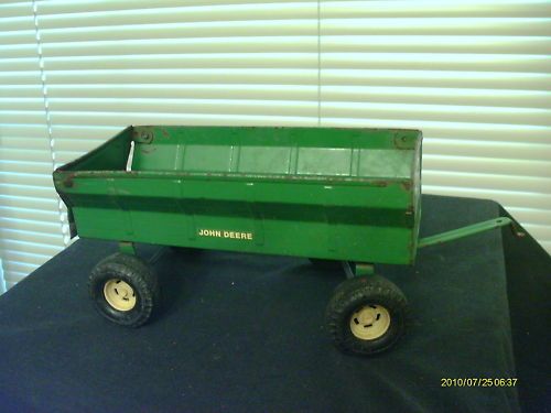 ERTL JOHN DEERE WAGON TOY VINTAGE GREEN USA  