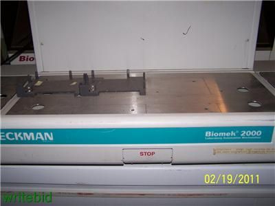 Beckman Biomek 2000 liquid handling robot  