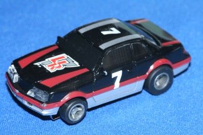 LIFE LIKE 9775 FORD T BIRD THUNDERBIRD STOCK CAR #7 BLACK SILVER RED 