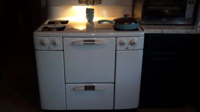 ANTIQUE/VINTAGE TAPPAN DELUXE GAS STOVE, OVEN AND BURNERS WORK  