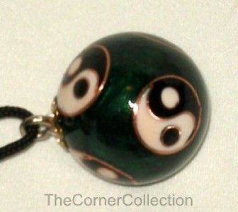 GREEN CHINESE CLOISONNE YIN YANG NECKLACE W/ BELL CHIME  