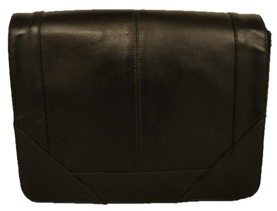 closure camel leather lining with two pockets and attached signature 