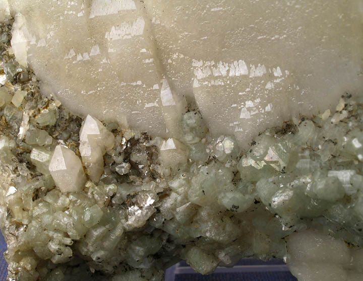   CASTLE QUARTZ CRYSTAL FLOATER w APATITE + SAPO MINE, BRAZIL  