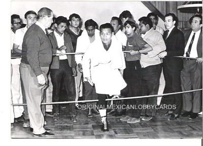 CHARTCHAI CHIONOI, FLYWEIGHT THAI BOXER PHOTO 1968 5  