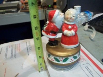 Musical MADE IN JAPAN Santa Claus Kissing Mrs Claus Music box Ceramic 