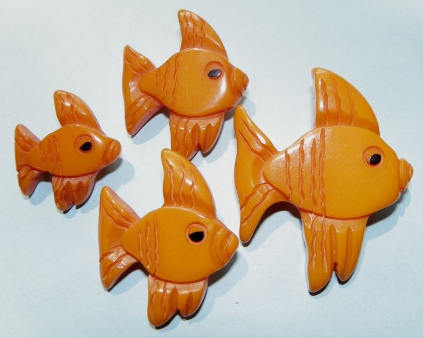 BAKELITE   4 CARVED FISH PIN   VINTAGE  