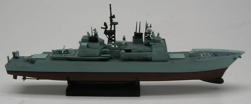 USS BUNKER HILL WARSHIP PLASTIC MODEL ASSEMBLED  