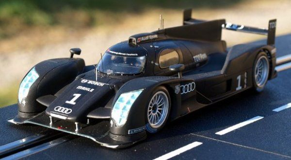 Le Mans Miniatures 132056 Audi R18 Presentation Car 2011