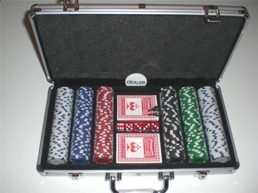 Poker Chips Set   300 Piece   Black Aluminum Case  