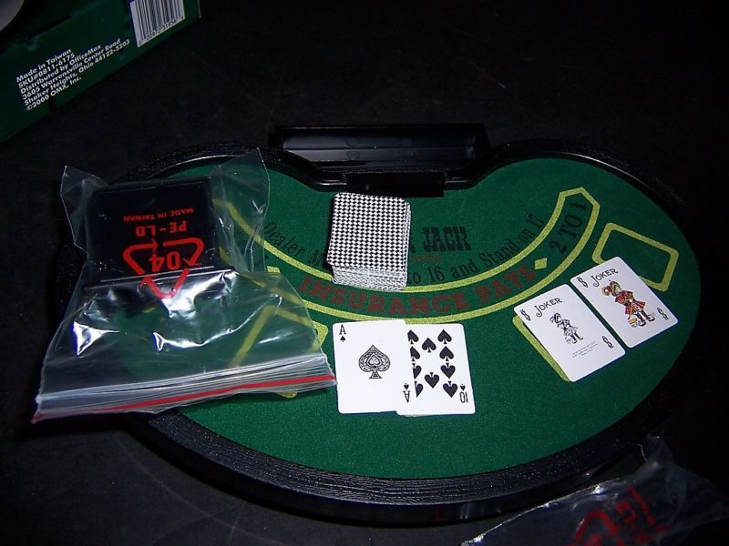 DeskTop Mini Black jack Set table cards Chips Diversion  