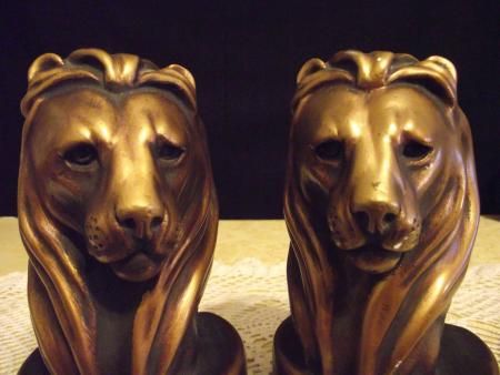 VINTAGE LION BOOKENDS CHALKWARE LION HEADS BOOK ENDS VG  