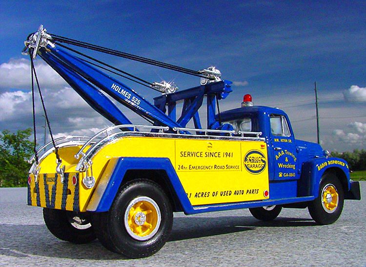 VR / ASTON AAA   1957 IH WRECKER   First Gear TOW  